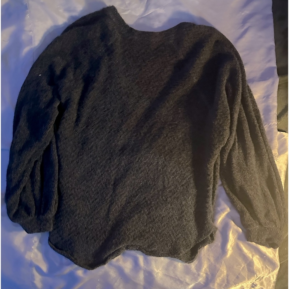Urban outfitters woman’s grey plush knit sweater size s-p
